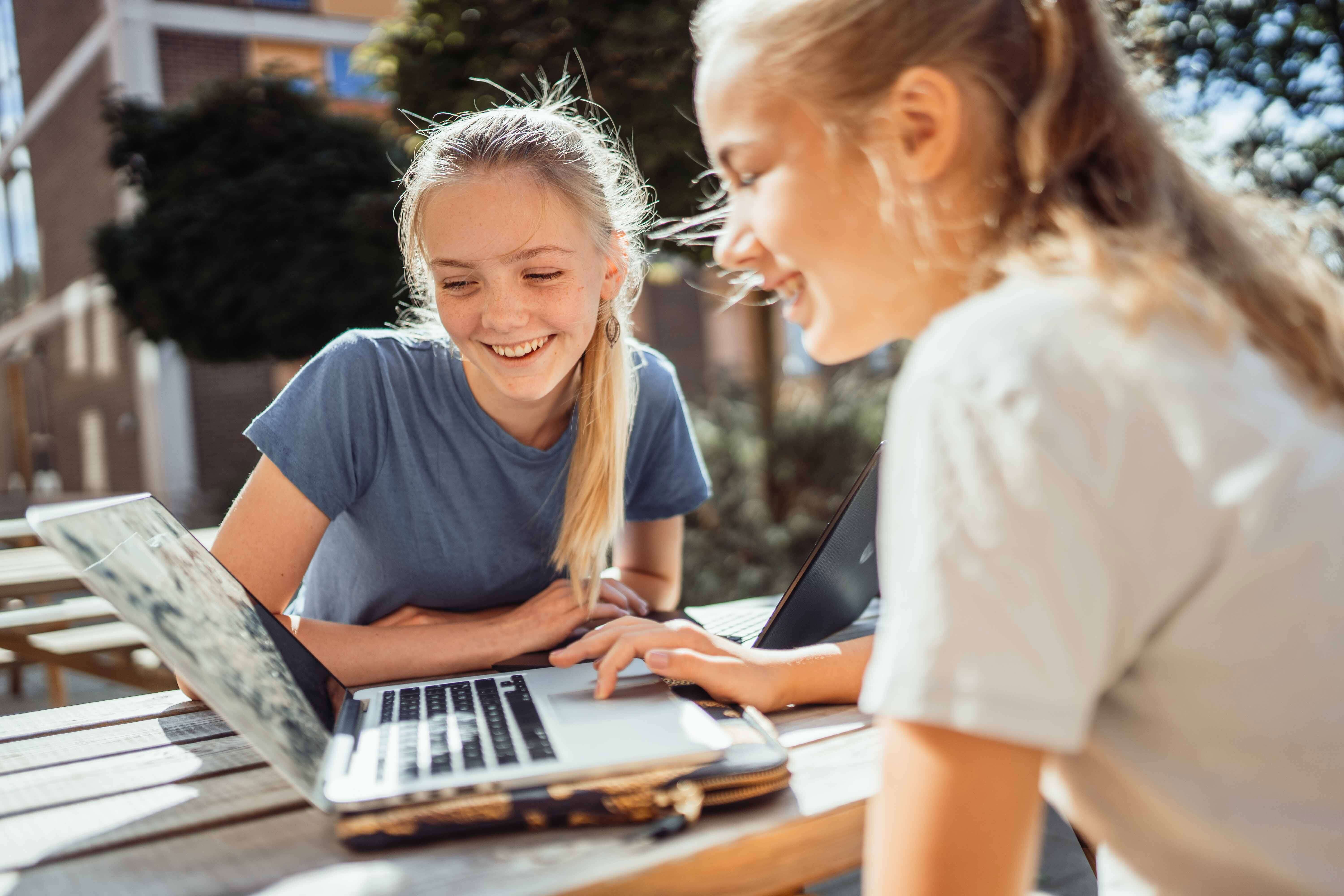 Eyjidwnrzxqioij5b3vuz2nybsisimtlesi6imxpdmuvb3jnyw5pemf0aw9ucy8zmtevaw1hz2vzl1vdv3vnb1q3cjmuanblzyisimvkaxrzijp7fx0=